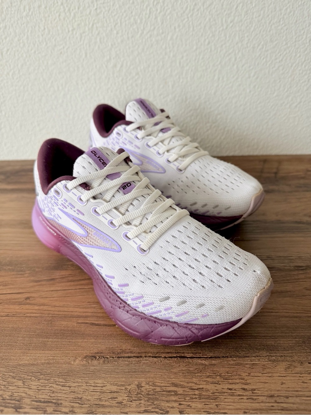 Brooks Womens Glycerin 20 White/Orchid/Lavender (Size 8.5-B) Excellent/Very Good